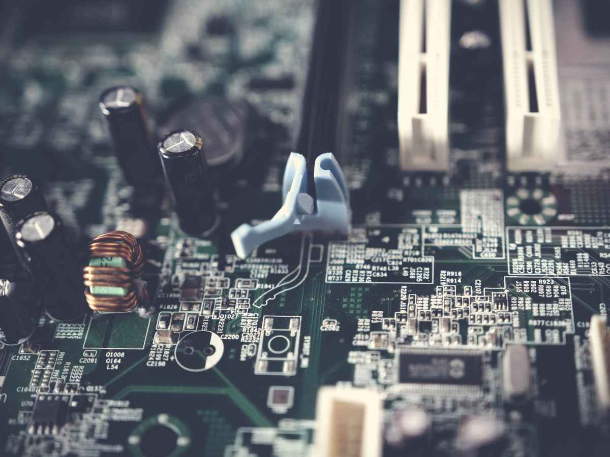 Định luật Kirchhoff và Tụ Điện – Vật Lý&nbsp;#31