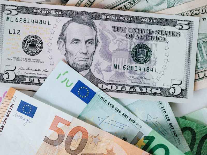 Thao túng tiền tệ để làm&nbsp;gì?